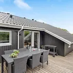 Semesterbostad Three-bedroom In *